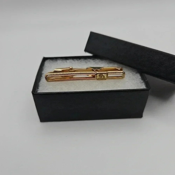 Christian Dior CD Logo Gold Tone Tie Clip - Picture 1 of 3